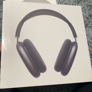 AirPods Max with smart Case